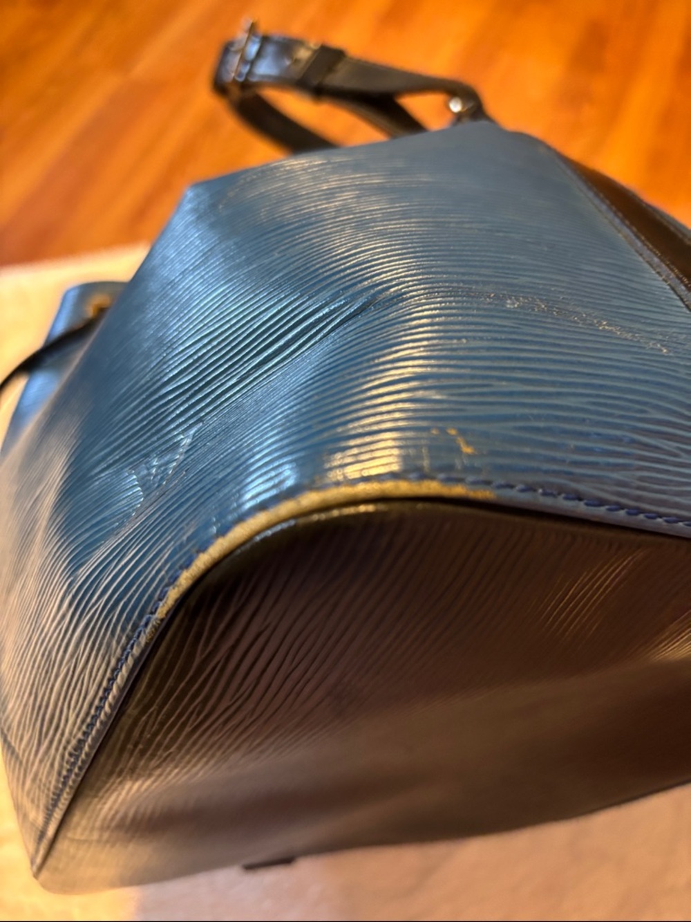 Louis Vuitton Blue Epi Drawstring Bucket Bag - Picture 8 of 17